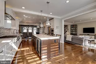 5920 Maplewood Park Pl, Bethesda, MD 20814 - Photo 12