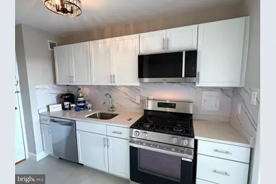 10401 Grosvenor Place #817, Rockville, MD 20852 - Photo 4
