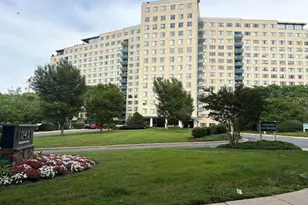 10401 Grosvenor Pl, Rockville, MD 20852 - Photo 1