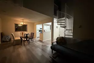 10019 Vanderbilt Cir, Rockville, MD 20850 - Photo 2