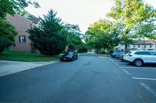 323 Lynn Manor Dr, Rockville, MD 20850 - Photo 2