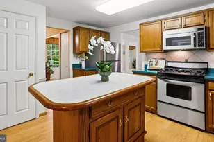 15709 Indianola Dr, Rockville, MD 20855 - Photo 6