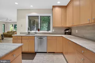 10801 Balantre Ln, Potomac, MD 20854 - Photo 20