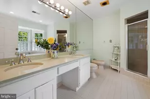 9209 Town Gate Ln, Bethesda, MD 20817 - Photo 16