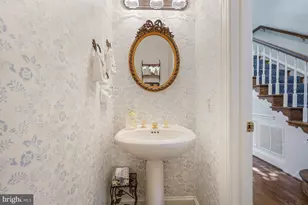 9209 Town Gate Ln, Bethesda, MD 20817 - Photo 4