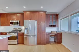 4720 Chevy Chase Dr, Chevy Chase, MD 20815 - Photo 4