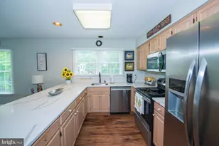 8698 Delcris Dr, Gaithersburg, MD 20886 - Photo 16