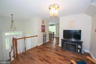 8698 Delcris Dr, Gaithersburg, MD 20886 - Photo 12