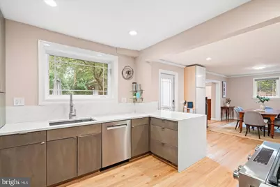 3202 Coquelin Terrace, Chevy Chase, MD 20815 - Photo 4