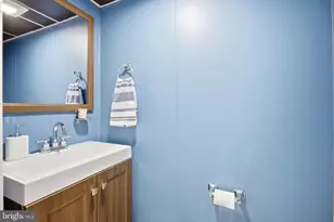 2 Bush Hill Ct, Gaithersburg, MD 20882 - Photo 32