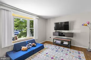 16716 Sioux Ln, Gaithersburg, MD 20878 - Photo 2
