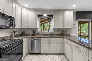 5820 Magic Mountain Dr, Rockville, MD 20852 - Photo 12