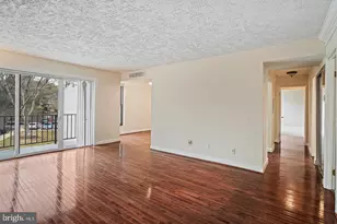 102 Duvall Ln, Gaithersburg, MD 20877 - Photo 2