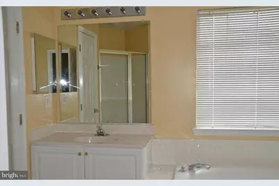 21323 Village Green Circle, Germantown, MD 20876 - Photo 10