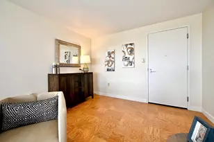 10201 Grosvenor Pl, Rockville, MD 20852 - Photo 4
