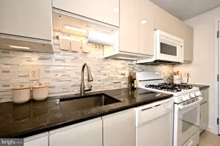 10201 Grosvenor Pl, Rockville, MD 20852 - Photo 18