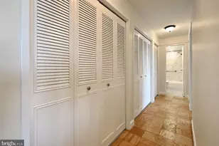 10201 Grosvenor Pl, Rockville, MD 20852 - Photo 20