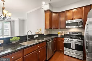 242 N Summit Ave N, Gaithersburg, MD 20877 - Photo 6