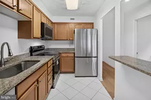 7400 Lakeview Dr, Bethesda, MD 20817 - Photo 8