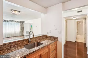 10101 Grosvenor Pl, Rockville, MD 20852 - Photo 8
