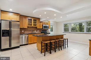 9309 Langford Ct, Potomac, MD 20854 - Photo 8
