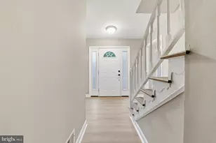 7817 Heatherton Ln, Potomac, MD 20854 - Photo 2