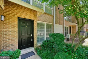 5702 Brewer House Cir, Rockville, MD 20852 - Photo 4