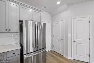 19542 Village Walk Dr, Montgomery Village, MD 20886 - Photo 6