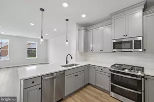 19542 Village Walk Dr, Montgomery Village, MD 20886 - Photo 2