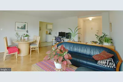 10201 Grosvenor Place #828, Rockville, MD 20852 - Photo 2