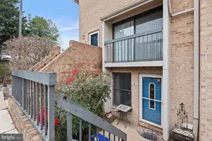 4 Dudley Ct, Bethesda, MD 20814 - Photo 2