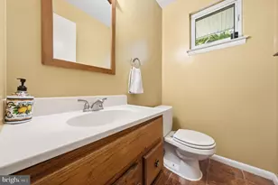 11412 Fairoak Dr, Silver Spring, MD 20902 - Photo 4