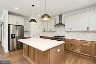 19501 Fisher Ave, Poolesville, MD 20837 - Photo 2