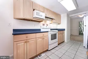 6705 Surreywood Ln, Bethesda, MD 20817 - Photo 2