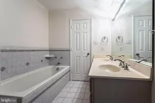 6705 Surreywood Ln, Bethesda, MD 20817 - Photo 16
