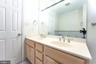 6705 Surreywood Ln, Bethesda, MD 20817 - Photo 18