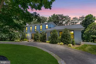 7601 Persimmon Tree Ln, Bethesda, MD 20817 - Photo 2