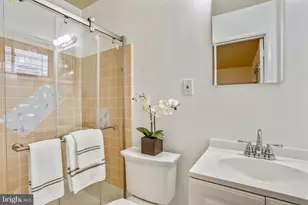 6048 Rossmore Dr, Bethesda, MD 20814 - Photo 10