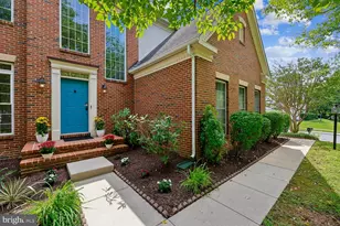 2 Seneca Forest Ct, Germantown, MD 20876 - Photo 2