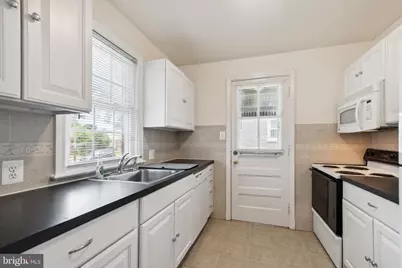 9923 Mayfield Drive, Bethesda, MD 20817 - Photo 8