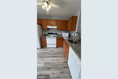 7927 Foxcrest Court #7927, Potomac, MD 20854 - Photo 4