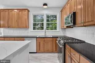 13621 Pine View Ln, Rockville, MD 20850 - Photo 24