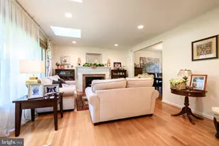 11708 Magruder Ln, North Bethesda, MD 20852 - Photo 2