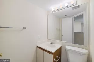 8807 Rosemark Ct, Montgomery Village, MD 20886 - Photo 16