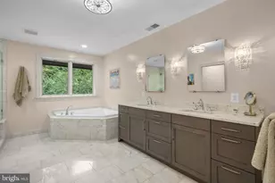 8025 Riverside Dr, Cabin John, MD 20818 - Photo 32