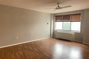 10201 Grosvenor Pl, Rockville, MD 20852 - Photo 8