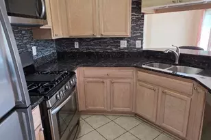 353 Fallsgrove Dr, Rockville, MD 20850 - Photo 14