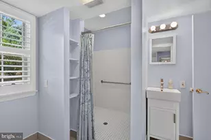 6905 Stonewood Ct, Rockville, MD 20852 - Photo 10