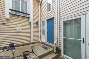 9861 Lake Shore Dr, Gaithersburg, MD 20886 - Photo 2