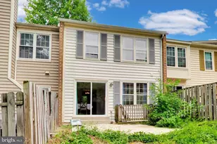 10075 Maple Leaf Dr, Montgomery Village, MD 20886 - Photo 12